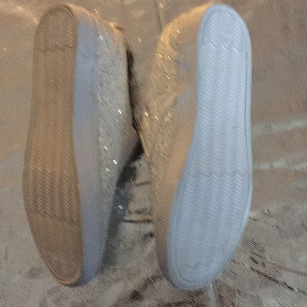 Shoe - Picture 2 of 3